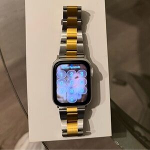 Apple Silver  Smartwatch Series 6